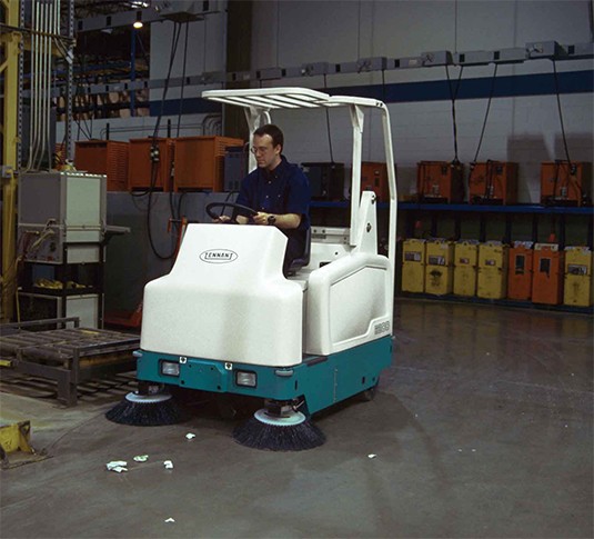 6200 Compact Ride-On Sweeper alt 5